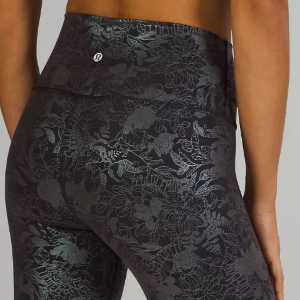 Lululemon wunder train 8” shorts iridescent foil logo
